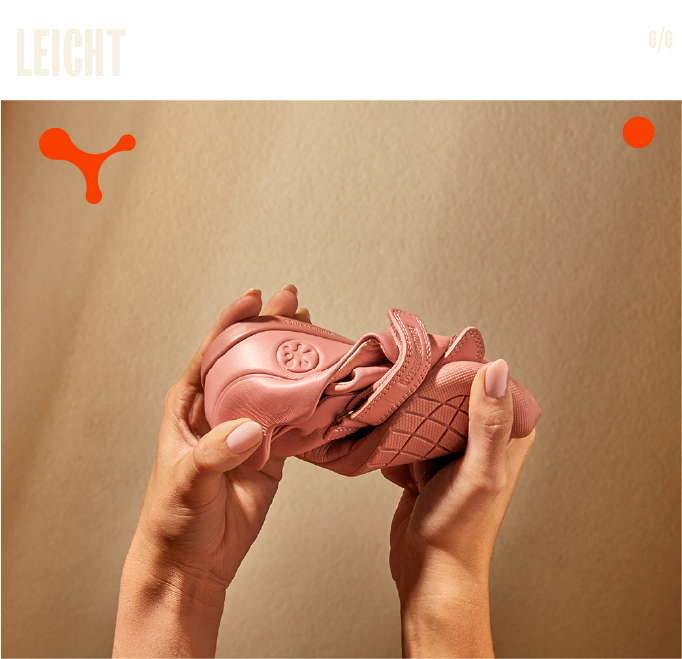 Gefertigt mit der Strobel-Technologie, damit sich der Schuh dem Fuß anpasst und nicht umgekehrt, was mehr Freiheit und ein besseres Komfortgefühl bietet, als ob er wie ein Handschuh passt.